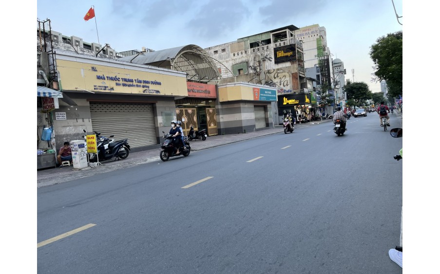 Bán Nhà MẶT TIỀN KD đường Hoàng Văn Thụi,Q.Phú Nhuận,DT:17mx30m,KC:7 lầu,THANG MÁY,Giá:34 tỷ